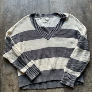American Eagle Outfitters V-Neck Sweater - Gray and Cream
